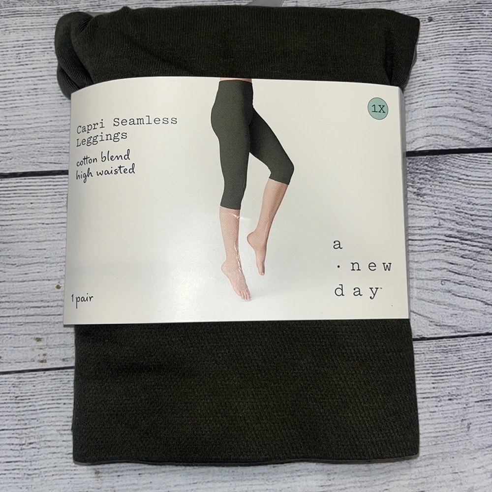 NWT A New Day Cotton Blend high waisted, capri, seamless leggings, olive green